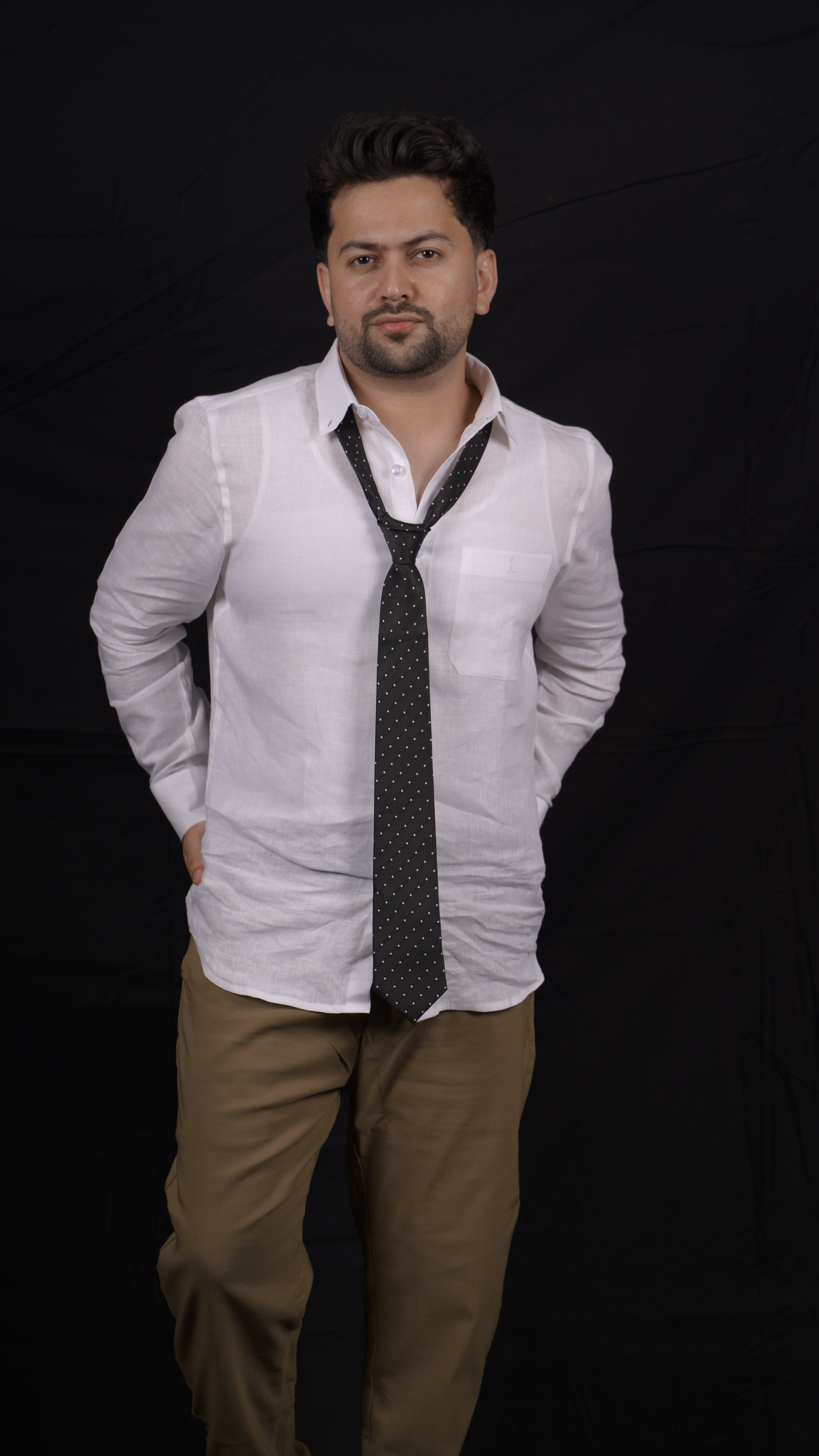 From Office to Evening: Versatile Linen Shirt Looks for Dubai Professionals