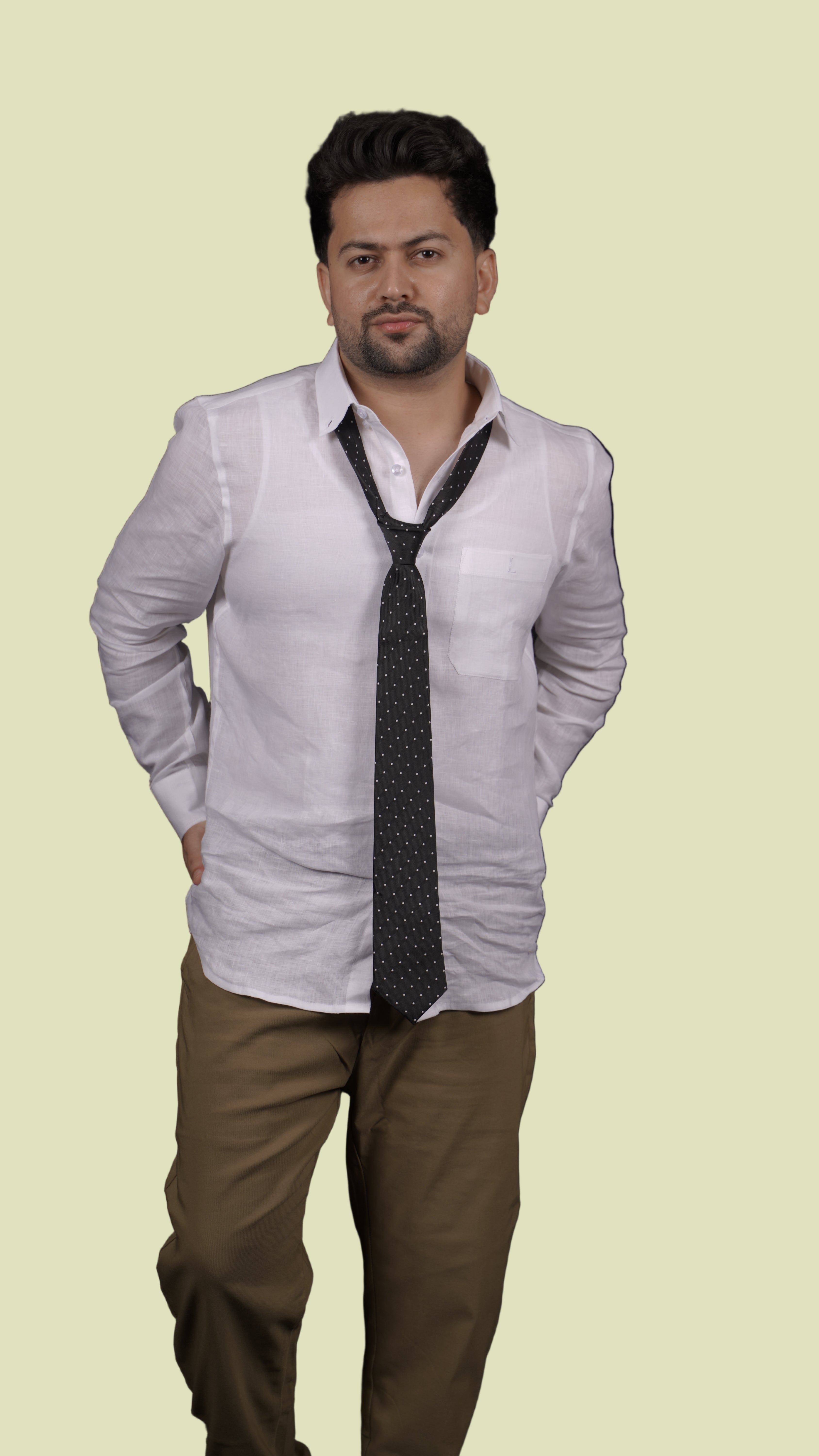 From Office to Evening: Versatile Linen Shirt Looks for Dubai Professionals